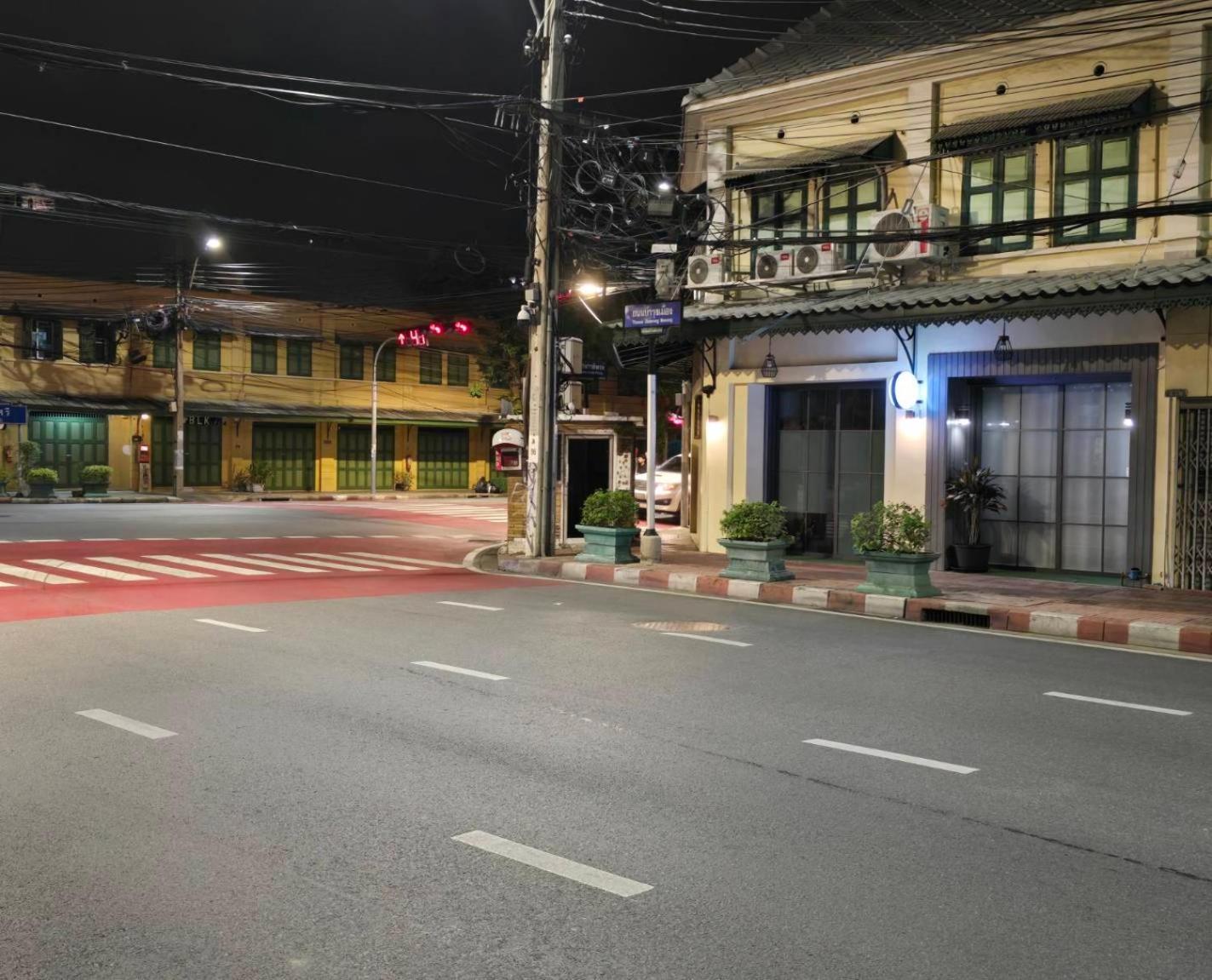 Victory Place Bangkok Buitenkant foto